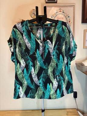 Women Plus Size Green Feather Print Zip V-Neck Short Sleeve Blouse